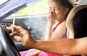 4 bước khắc phục ”mùi thuốc lá” trong xe hơi khi bị ám mùi