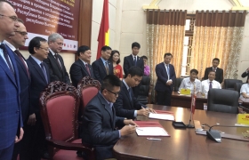 Lễ ký kết Thỏa thuận hợp tác thương mại dòng xe xe tải Maz của Belarus với Ô TÔ Nhân Lực Việt Nam