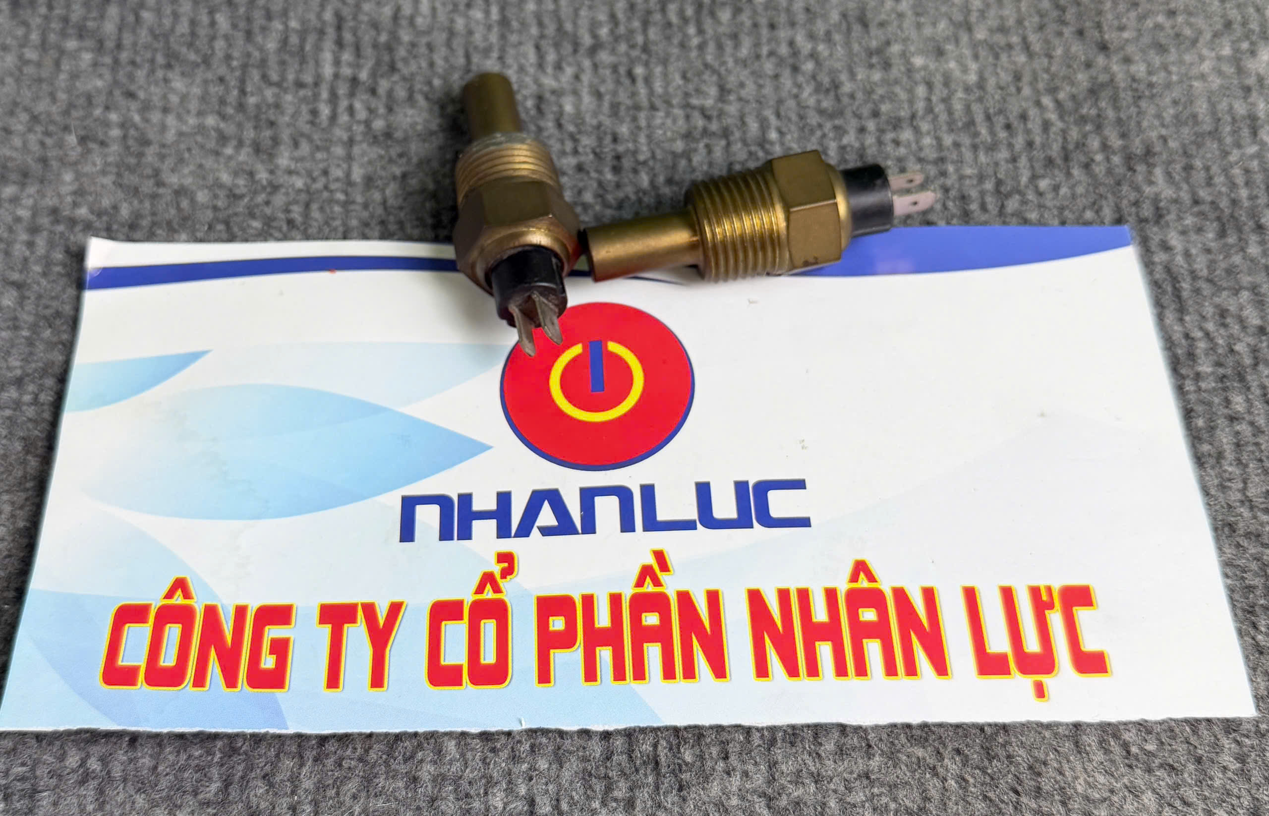 CẢM BIẾN NHIỆT ĐỘ NƯỚC XE DONGFENG  B190